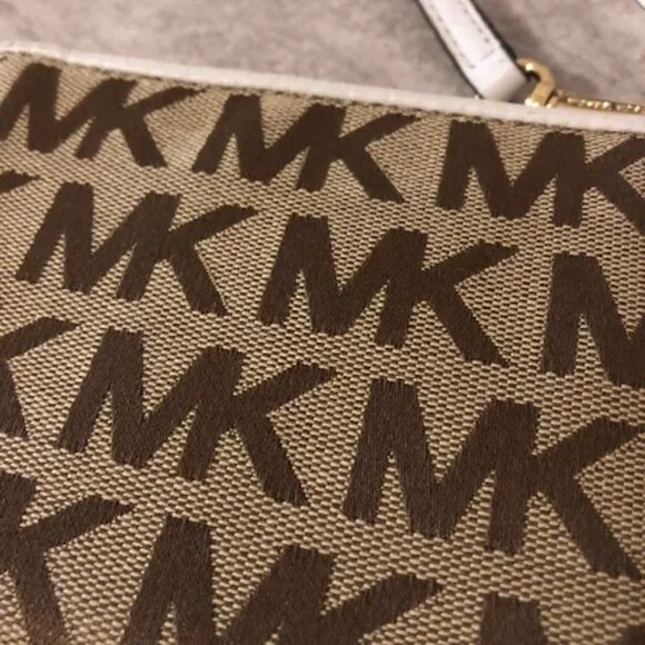 Michael Kors monogrammed wristlet EUC - Picture 7 of 14